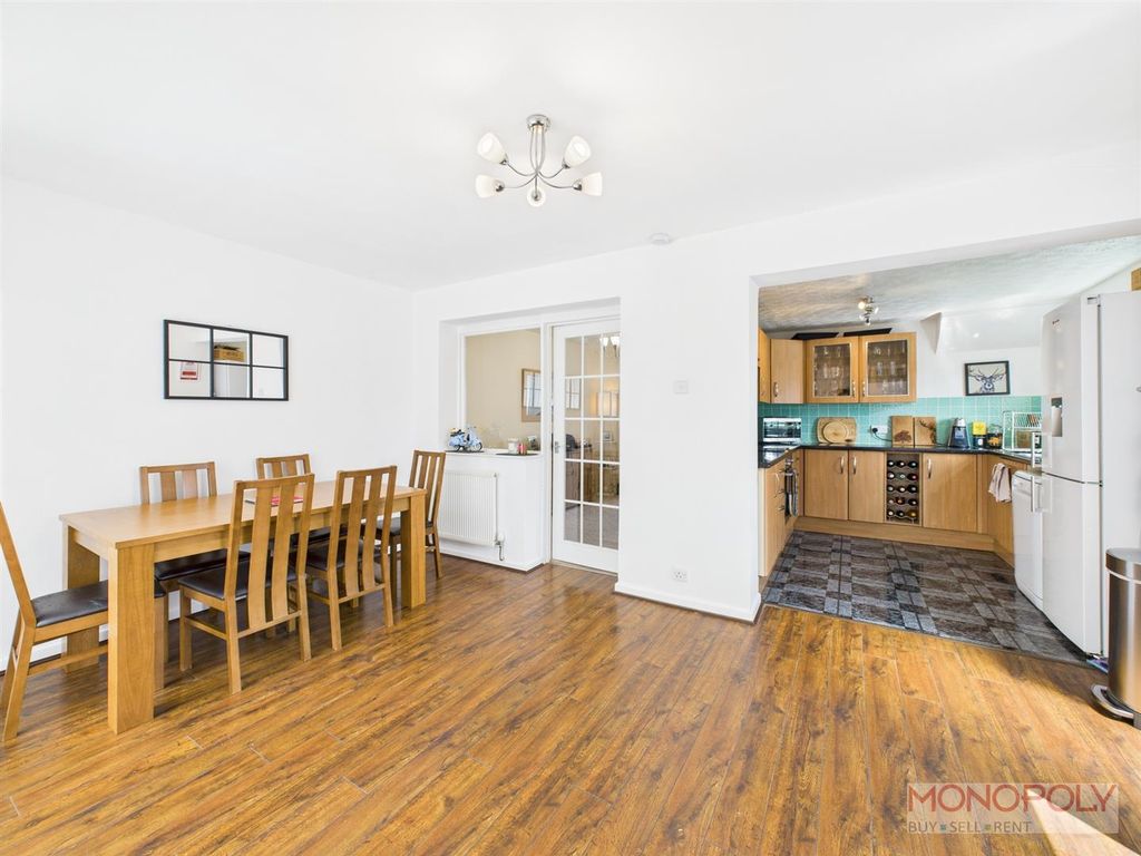 Property photo 3 of 21 Cam04439G0-Pr0063-Still005.Jpg