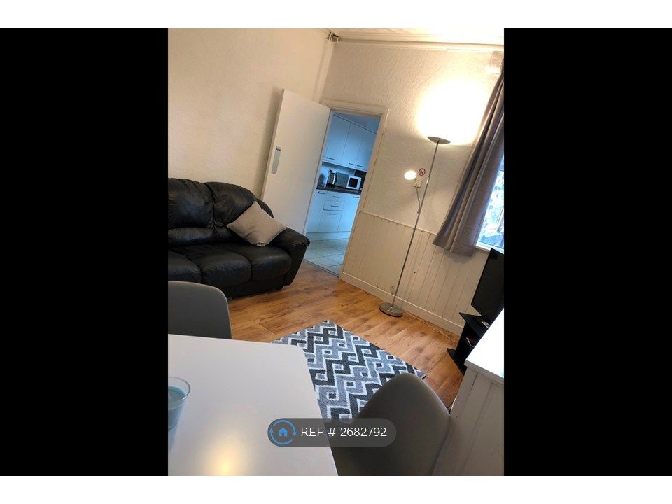 Property photo 2 of 11 Living Room