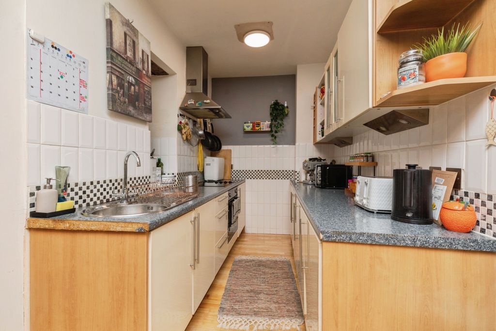 Property photo 3 of 21 Kitchen