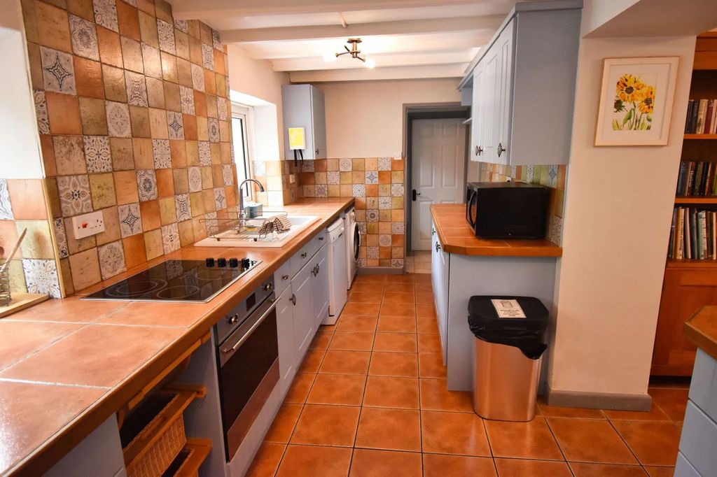 Property photo 2 of 21