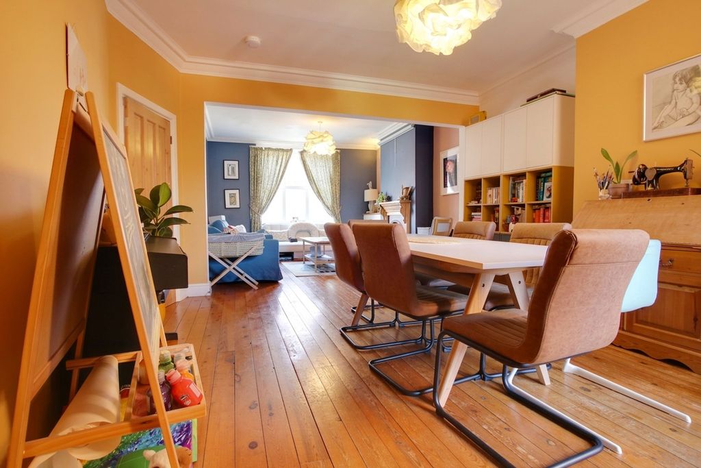 Property photo 2 of 37