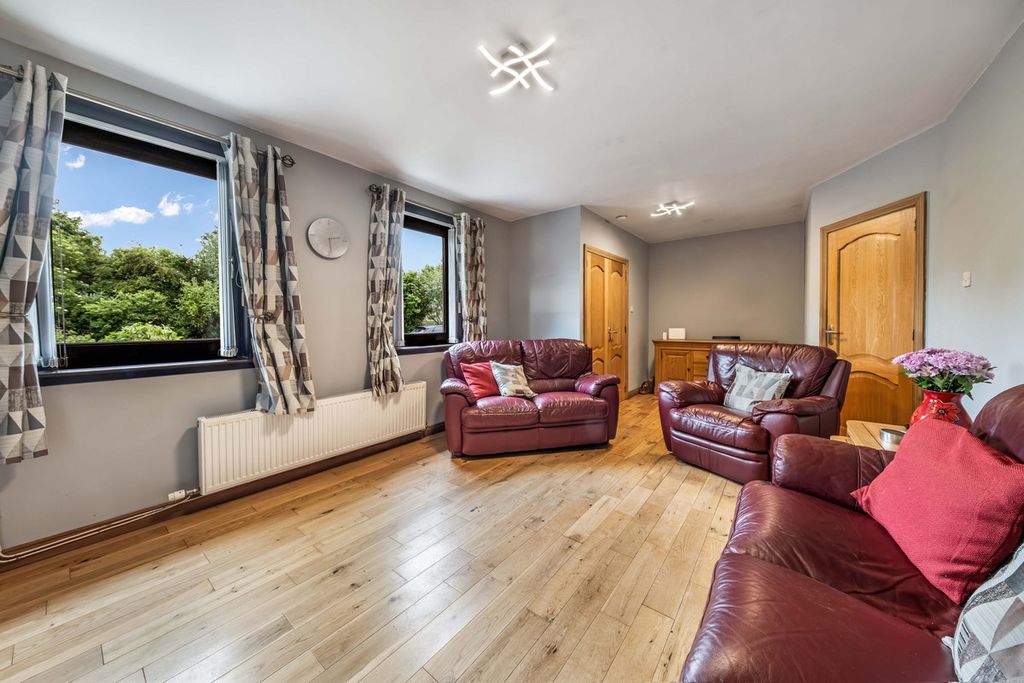 Property photo 3 of 31
