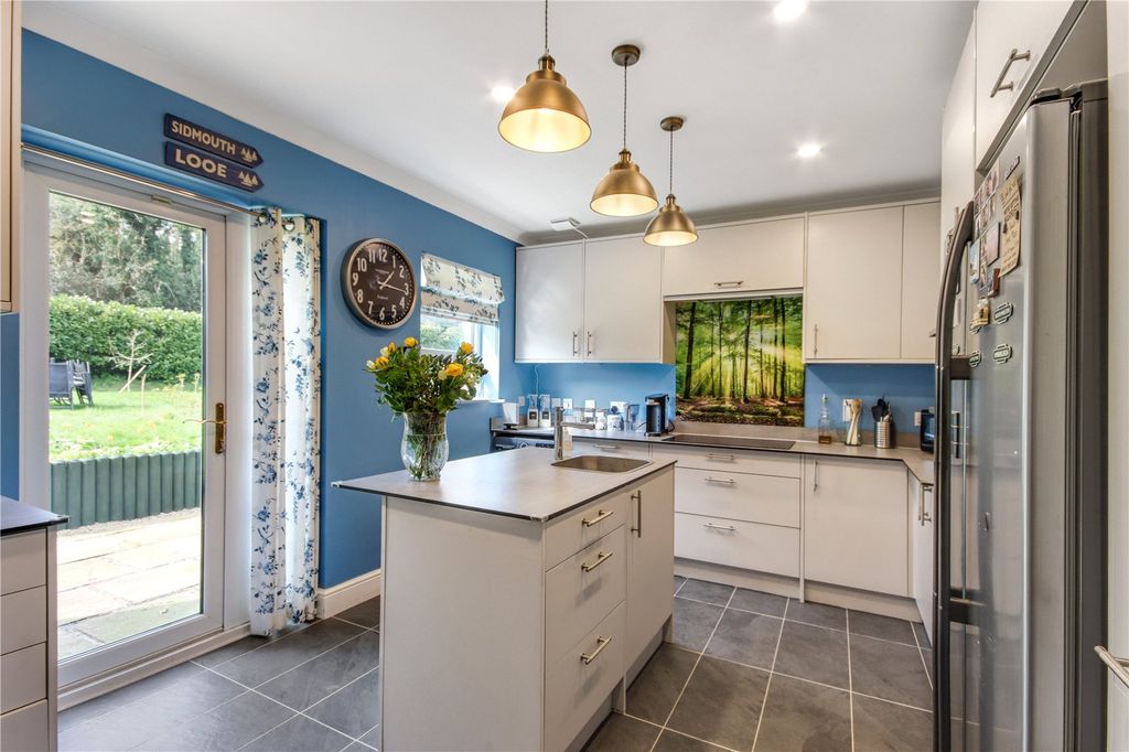 Property photo 3 of 13 Kitchen