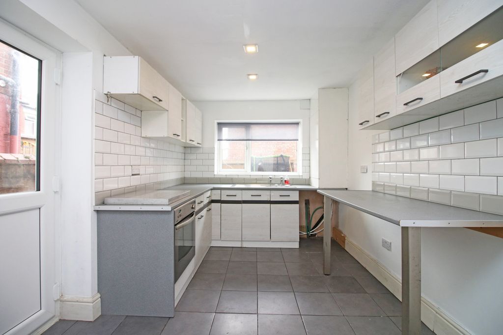 Property photo 2 of 17