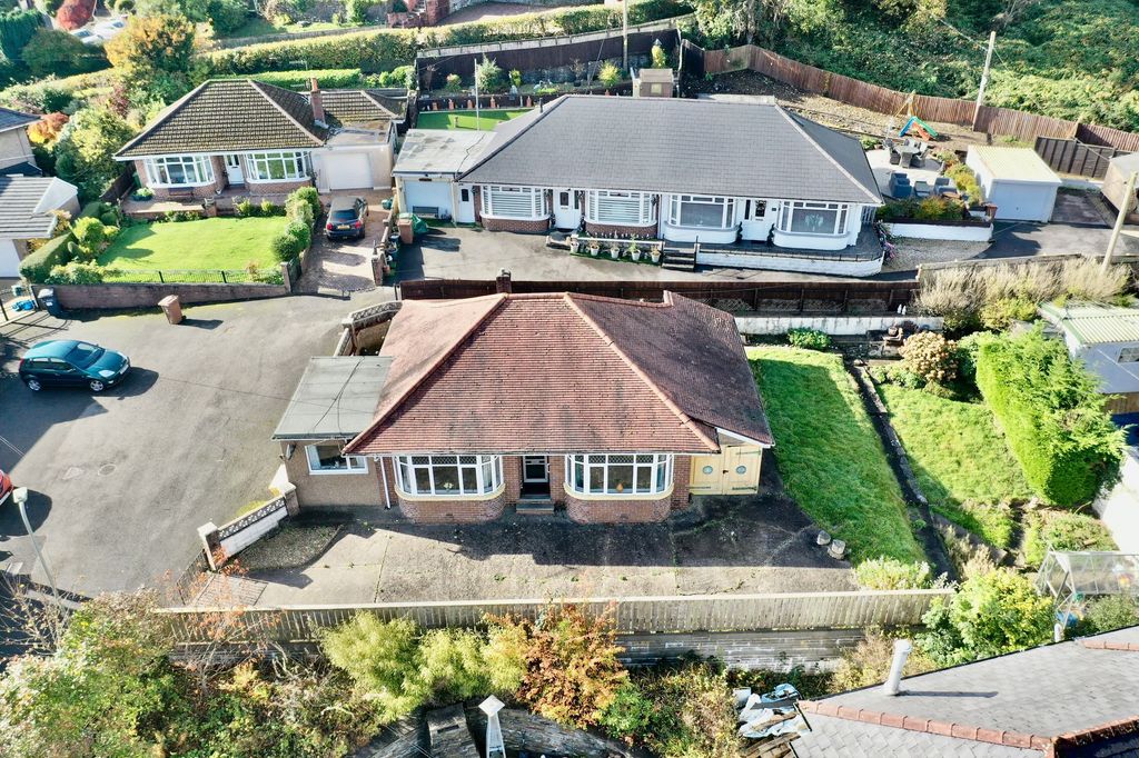 Property photo 1 of 42