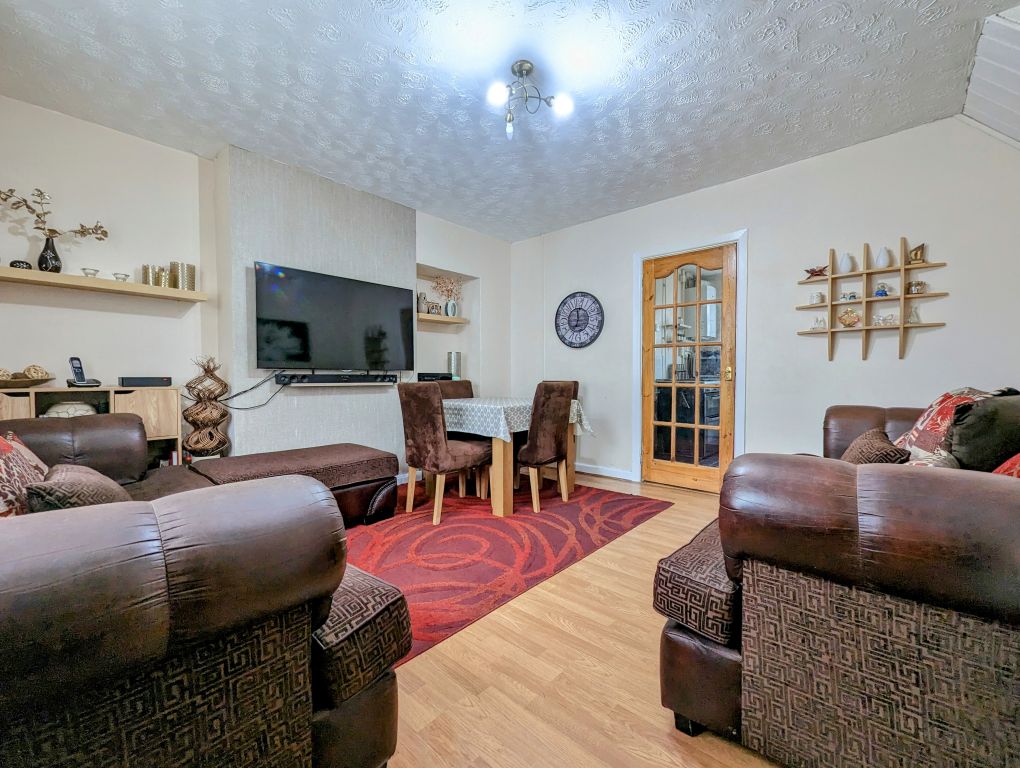 Property photo 3 of 17 Living Room