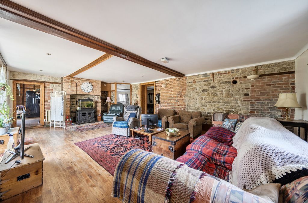 Property photo 2 of 25 1457526-3-6A1875F...