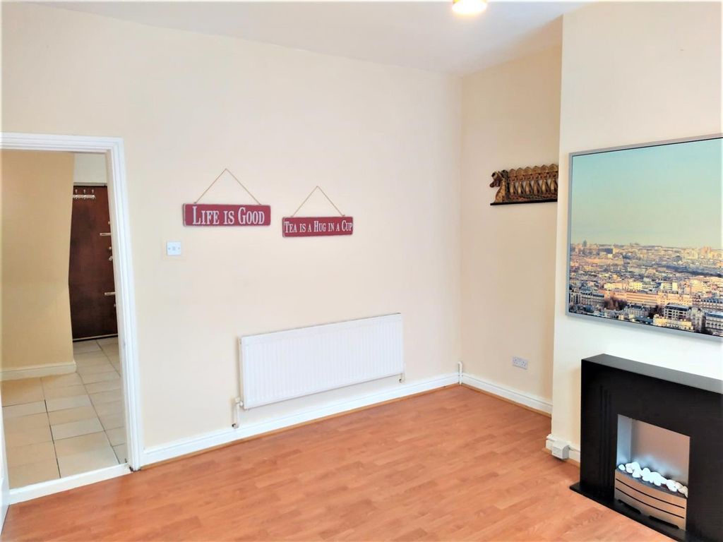 Property photo 2 of 9 Lounge.Jpg