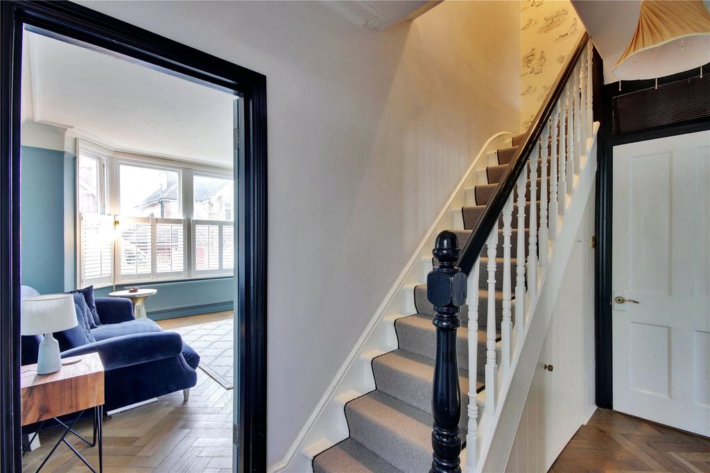 Property photo 3 of 13 Entrance Hall