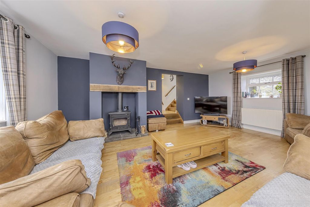 Property photo 3 of 48 Lounge