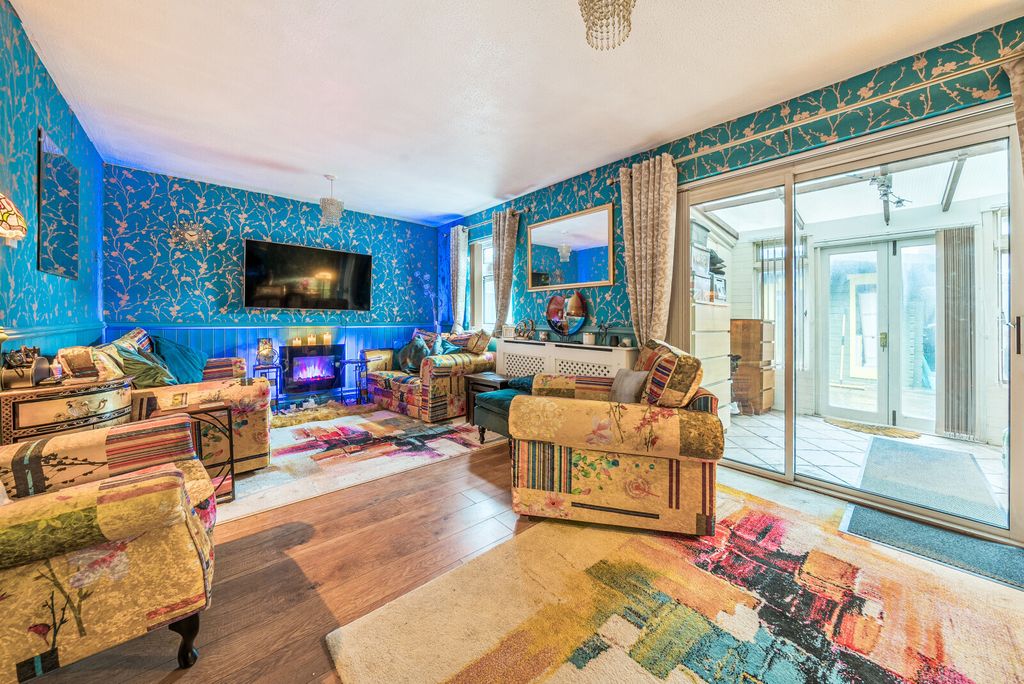 Property photo 2 of 19 1403506-27-6970Ad...