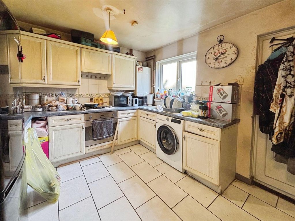 Property photo 3 of 12 Kitchen/Diner