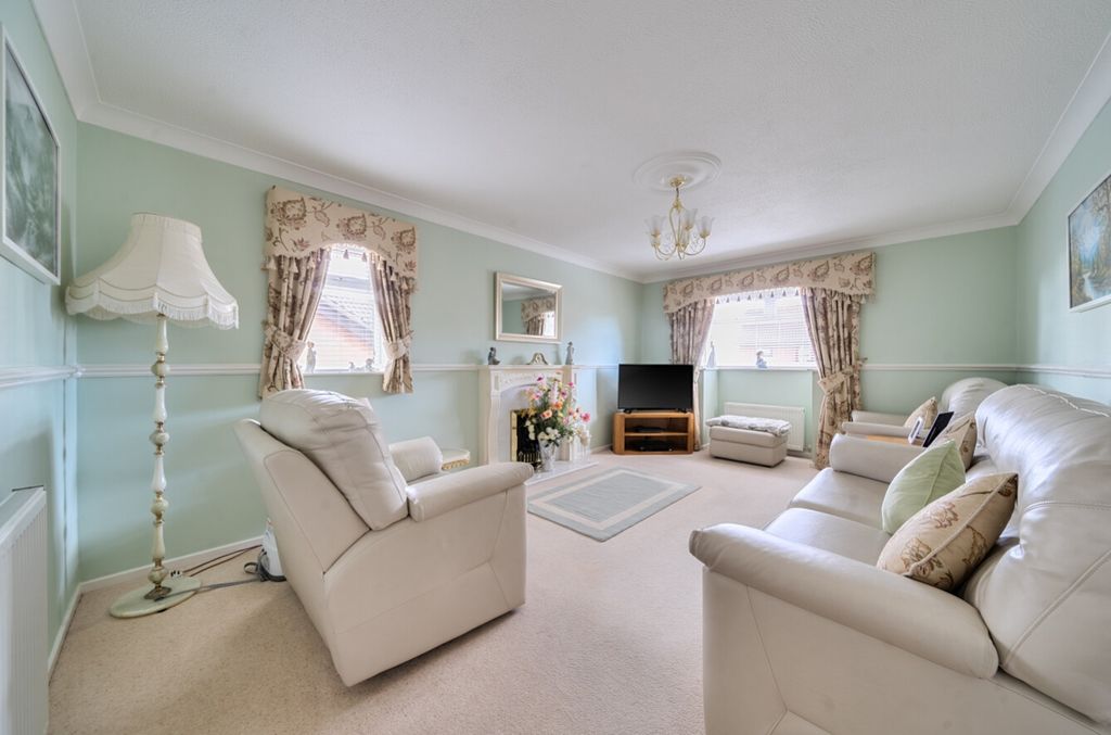 Property photo 3 of 15 1428881-16-69B3F2E6047Ec