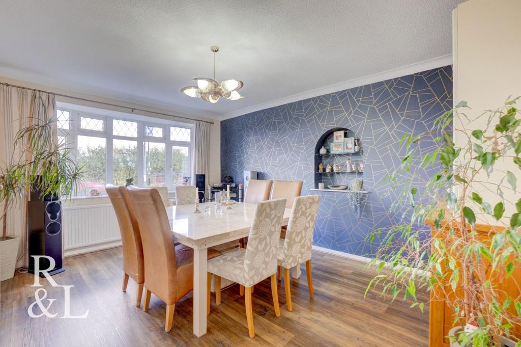 Property photo 3 of 32 Royston&Lund (10).Jpg