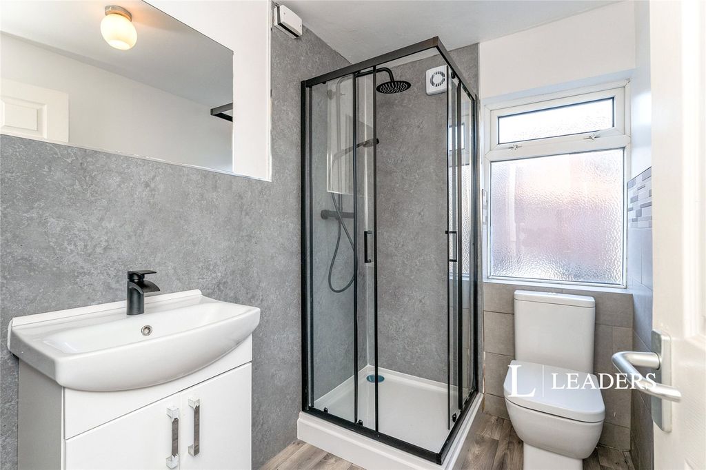 Property photo 3 of 4 Bathroom