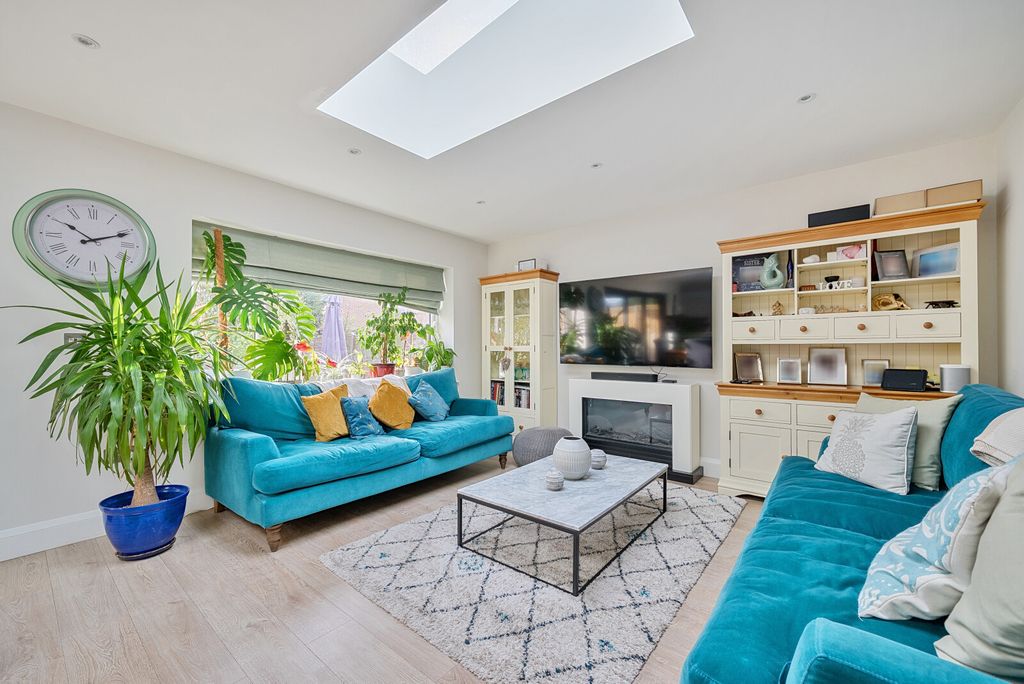 Property photo 3 of 23 1401215-17-696B6A...