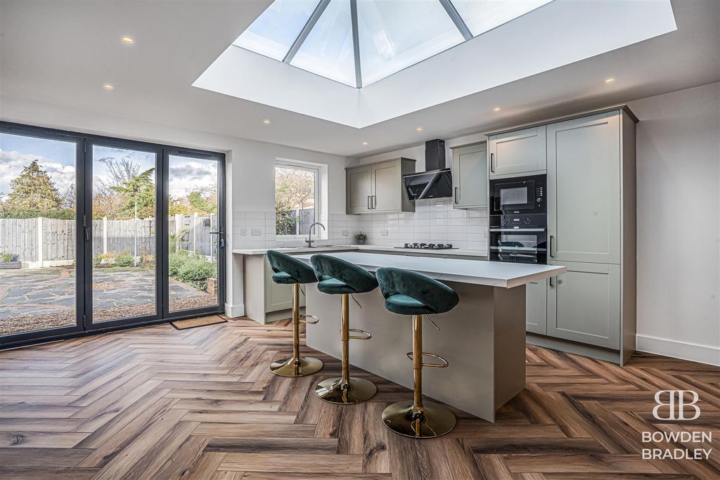 Property photo 2 of 25 Kitchen/Lounge/Diner