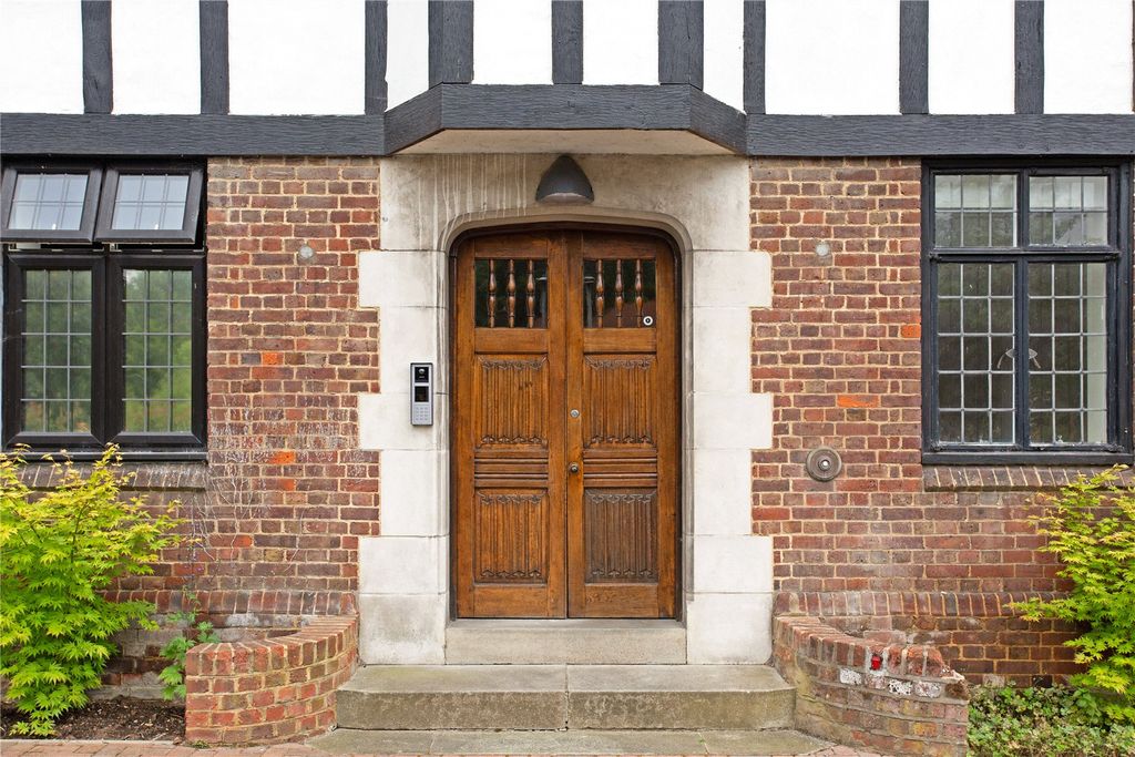 Property photo 3 of 14 Main Door