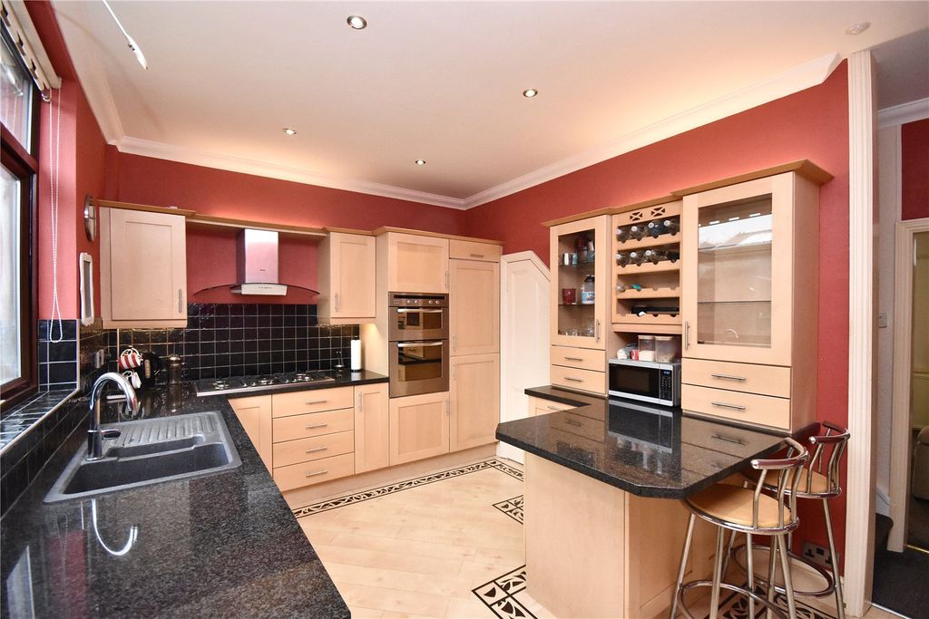 Property photo 3 of 16 Kitchen Diner