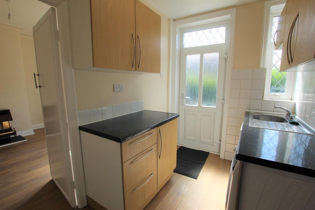 Property photo 3 of 13 Kitchen