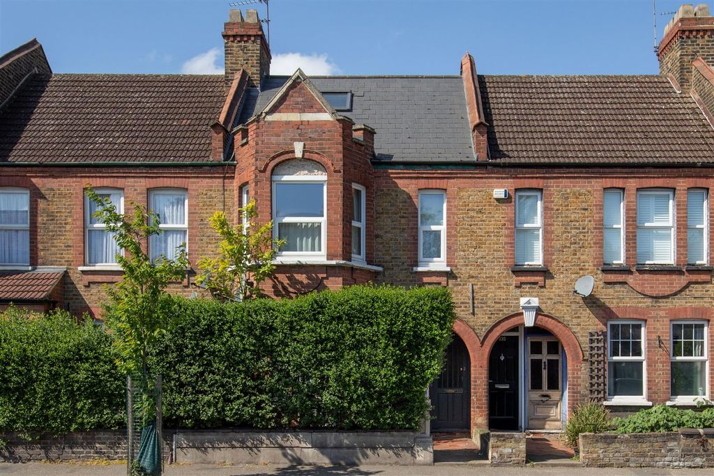 Property photo 1 of 33 Chingford Road, E17