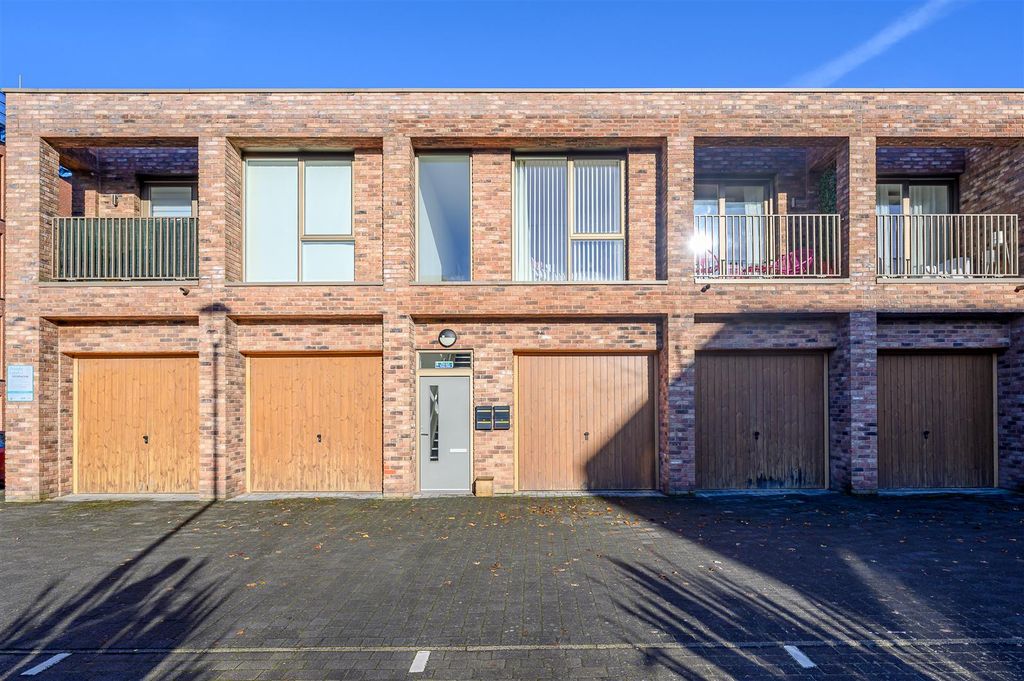 Property photo 1 of 9 External