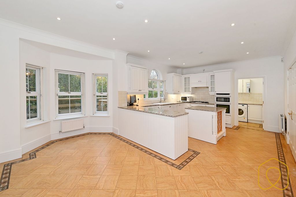 Property photo 3 of 21