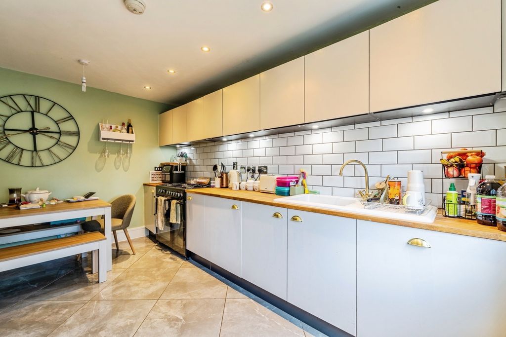 Property photo 2 of 17 Photo