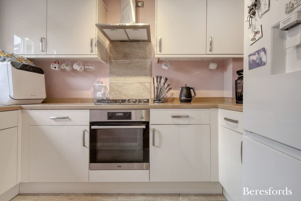 Property photo 3 of 13 Kitchen