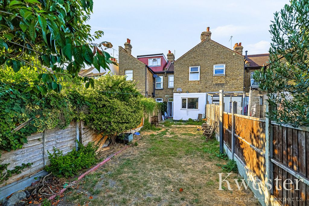 Property photo 3 of 27