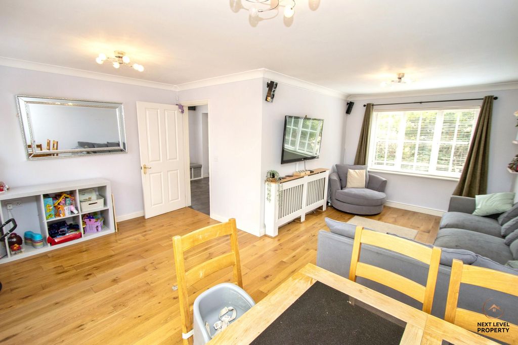 Property photo 2 of 21