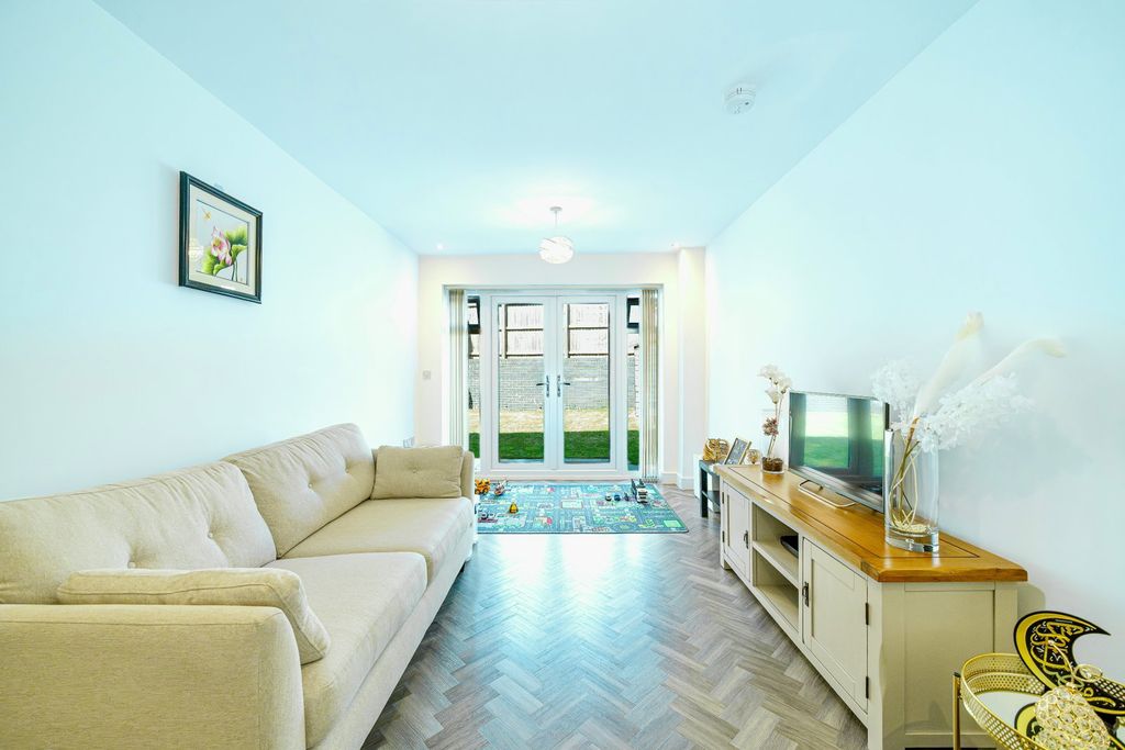 Property photo 2 of 23