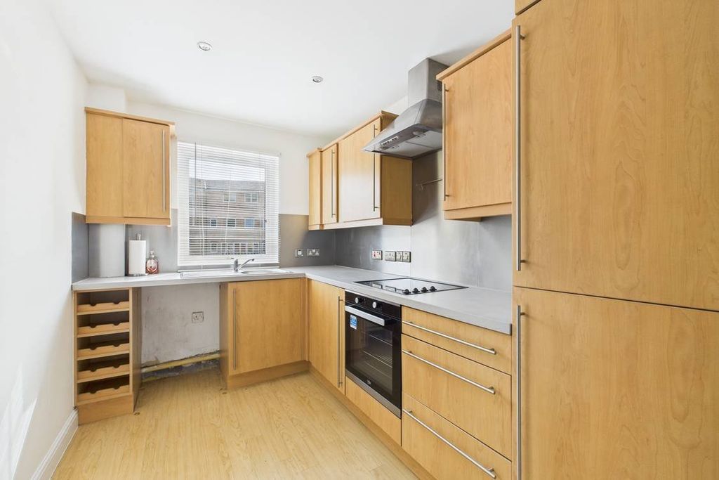 Property photo 2 of 10 Kitchen