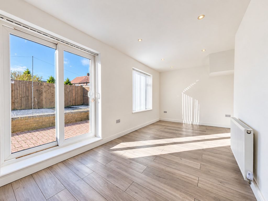 Property photo 1 of 19 5560581