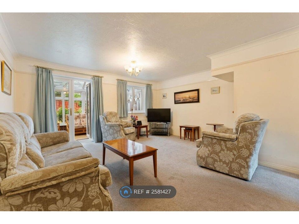 Property photo 2 of 11 Sitting Room