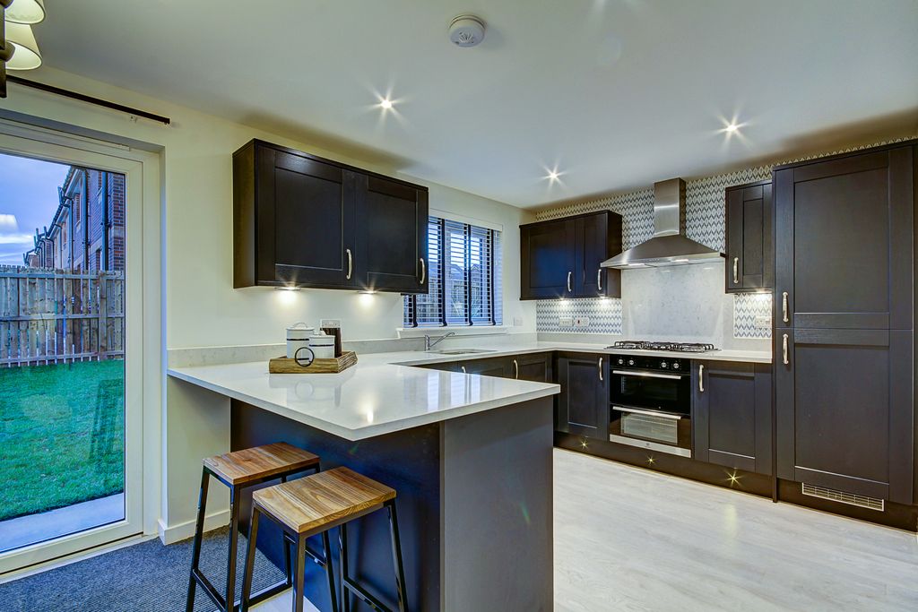 Property photo 2 of 14 Dining Kitchen