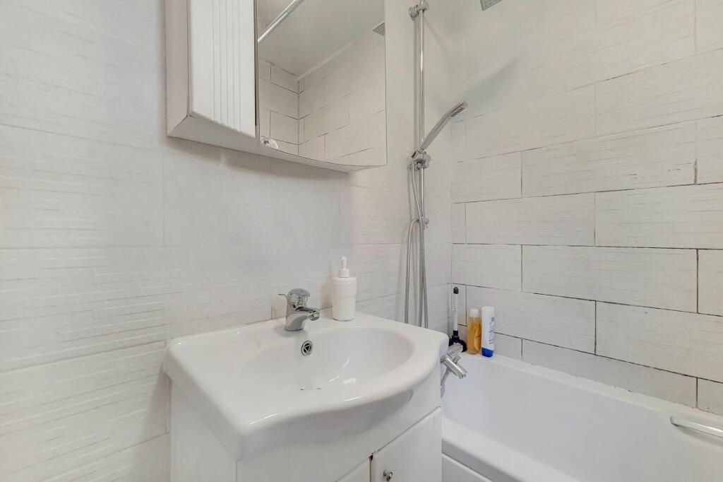 Property photo 2 of 8 Bathroom