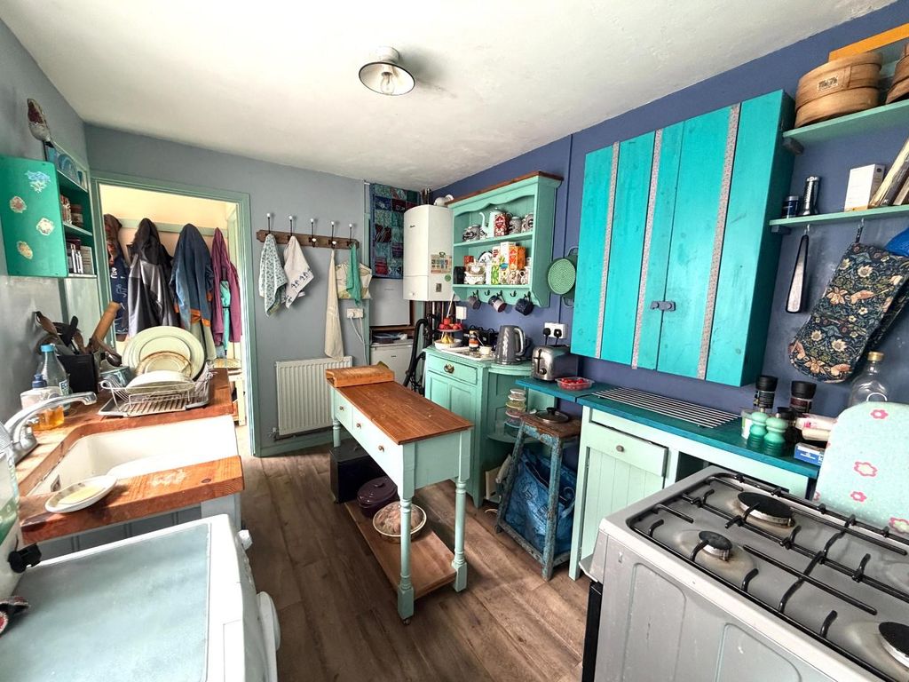Property photo 3 of 10 Kitchen.Jpg