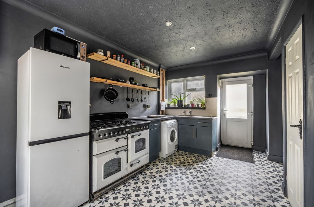 Property photo 3 of 11 1354312-2-68Dd0E0...