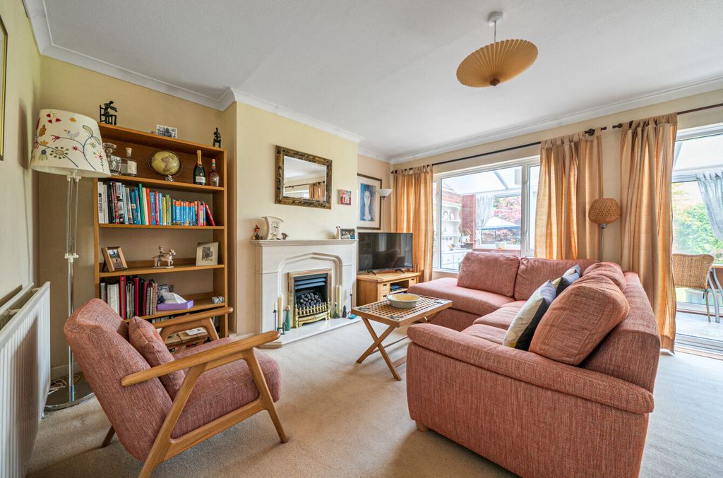 Property photo 2 of 15 1-1304281-2-683dc...