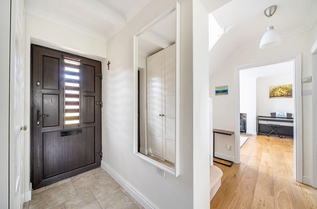 Property photo 2 of 18 1310428-7-685Eae9...