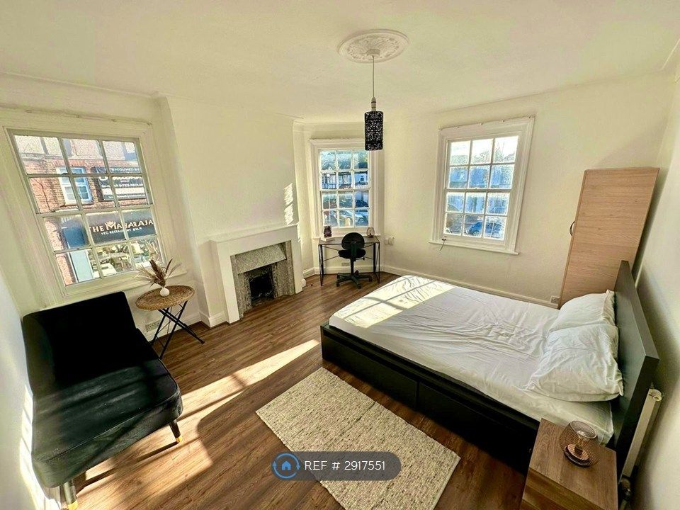 Property photo 1 of 8 Room 950£