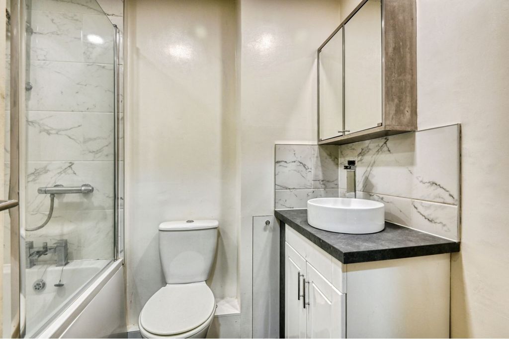 Property photo 3 of 15 Bathroom