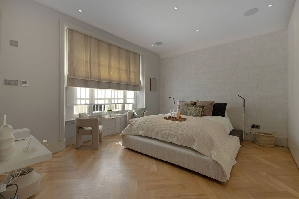 Property photo 2 of 27 Picture No. 22