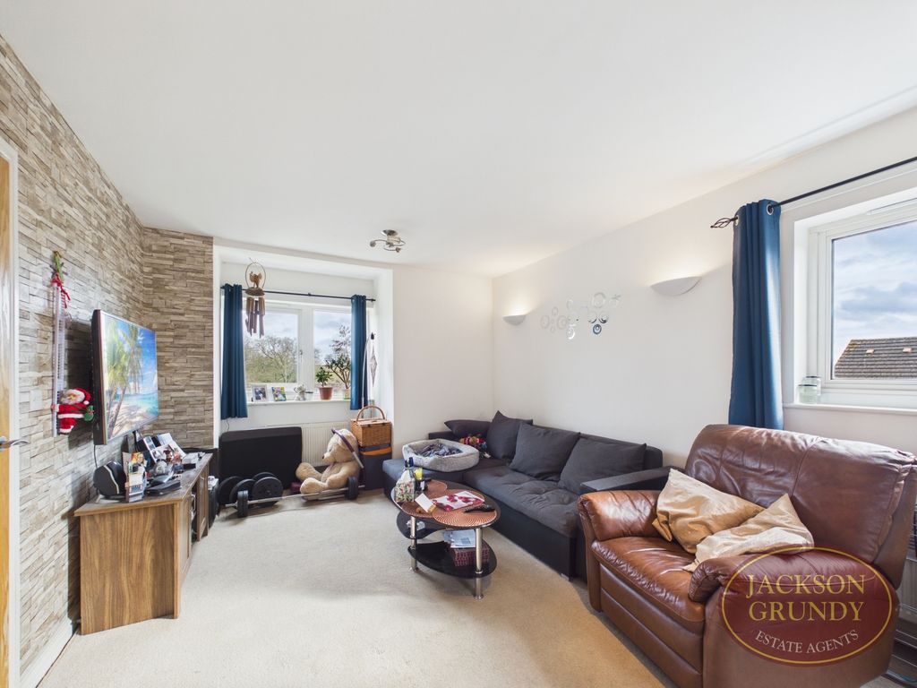 Property photo 2 of 9 Alwyn Walk