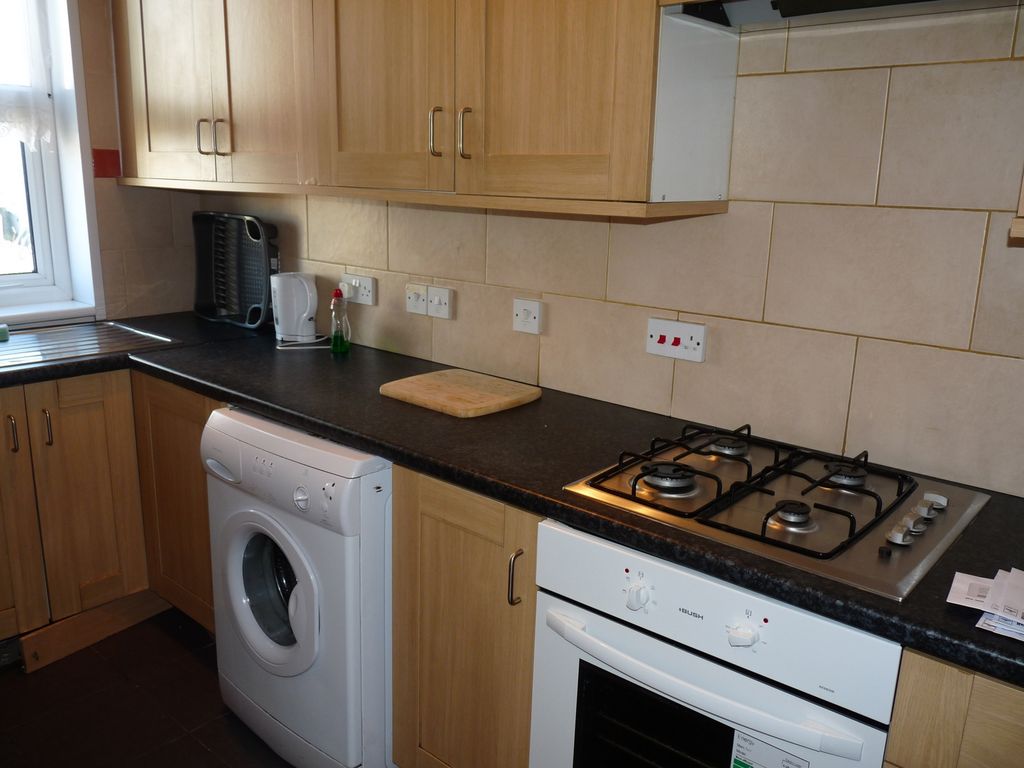 Property photo 2 of 9 Kitchen