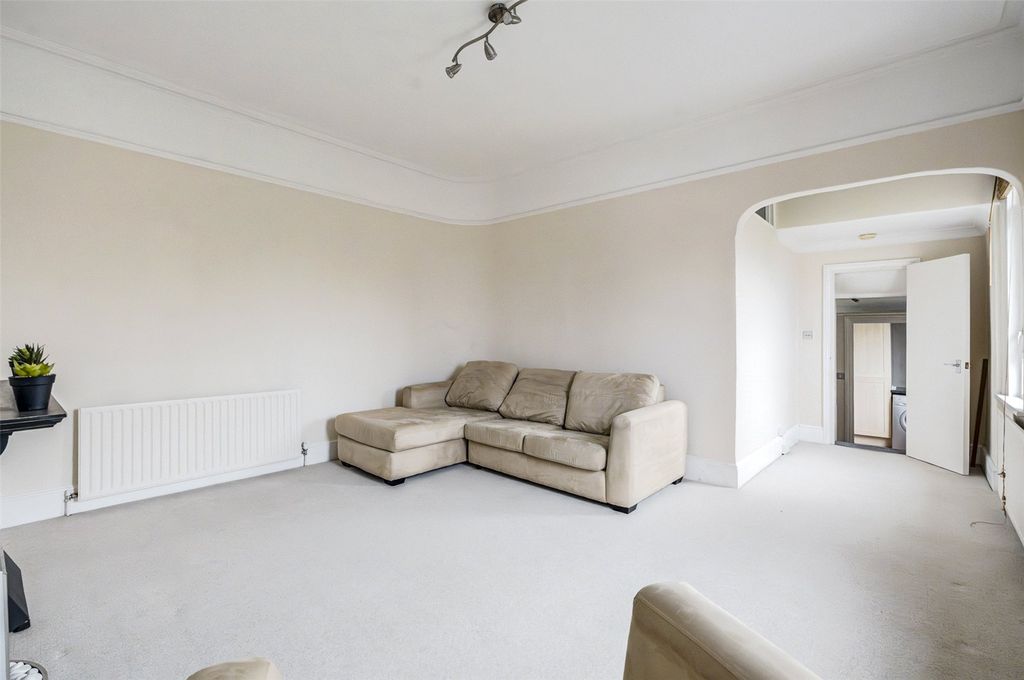 Property photo 2 of 11 Picture No. 14