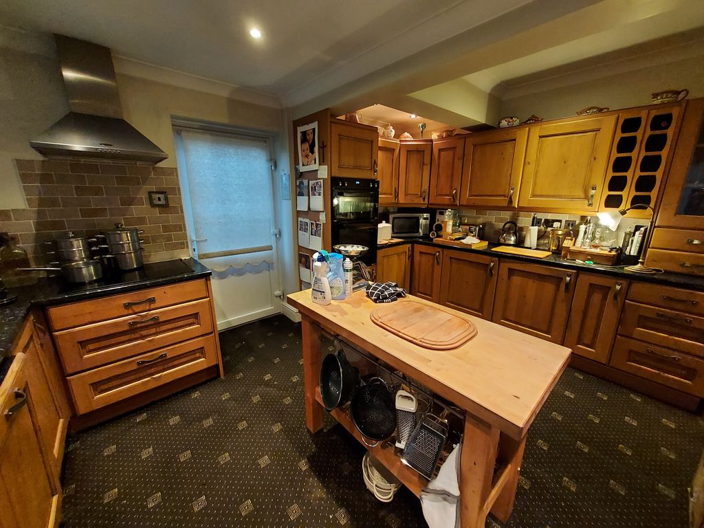 Property photo 3 of 5 Kitchen
