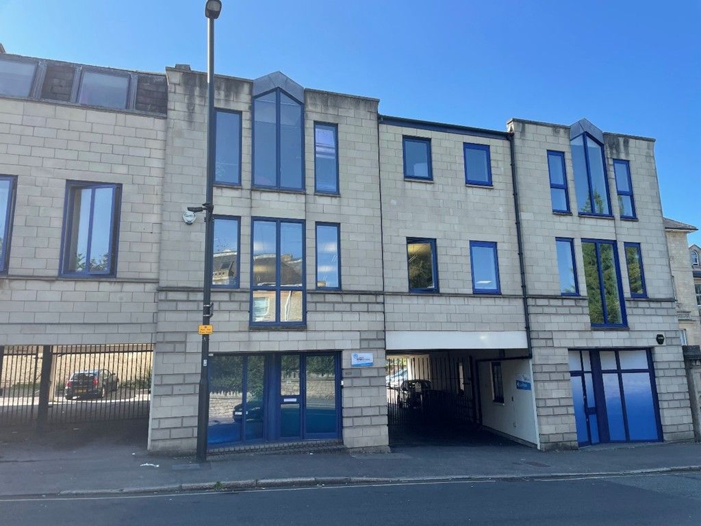 Property photo 1 of 6 Photo 5