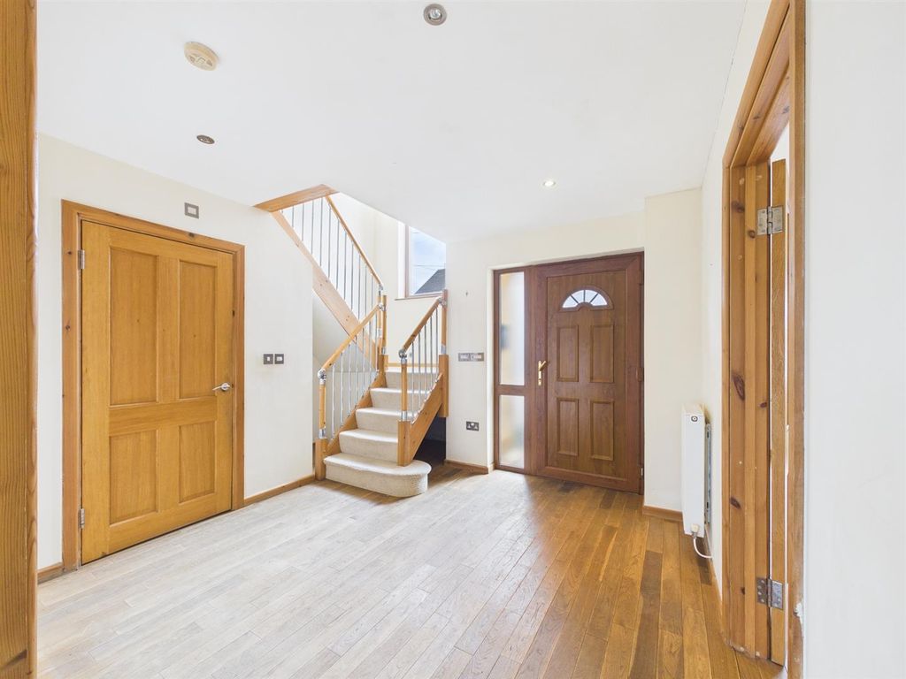 Property photo 2 of 18 Cam04045G0-Pr0061-Still001.Jpg